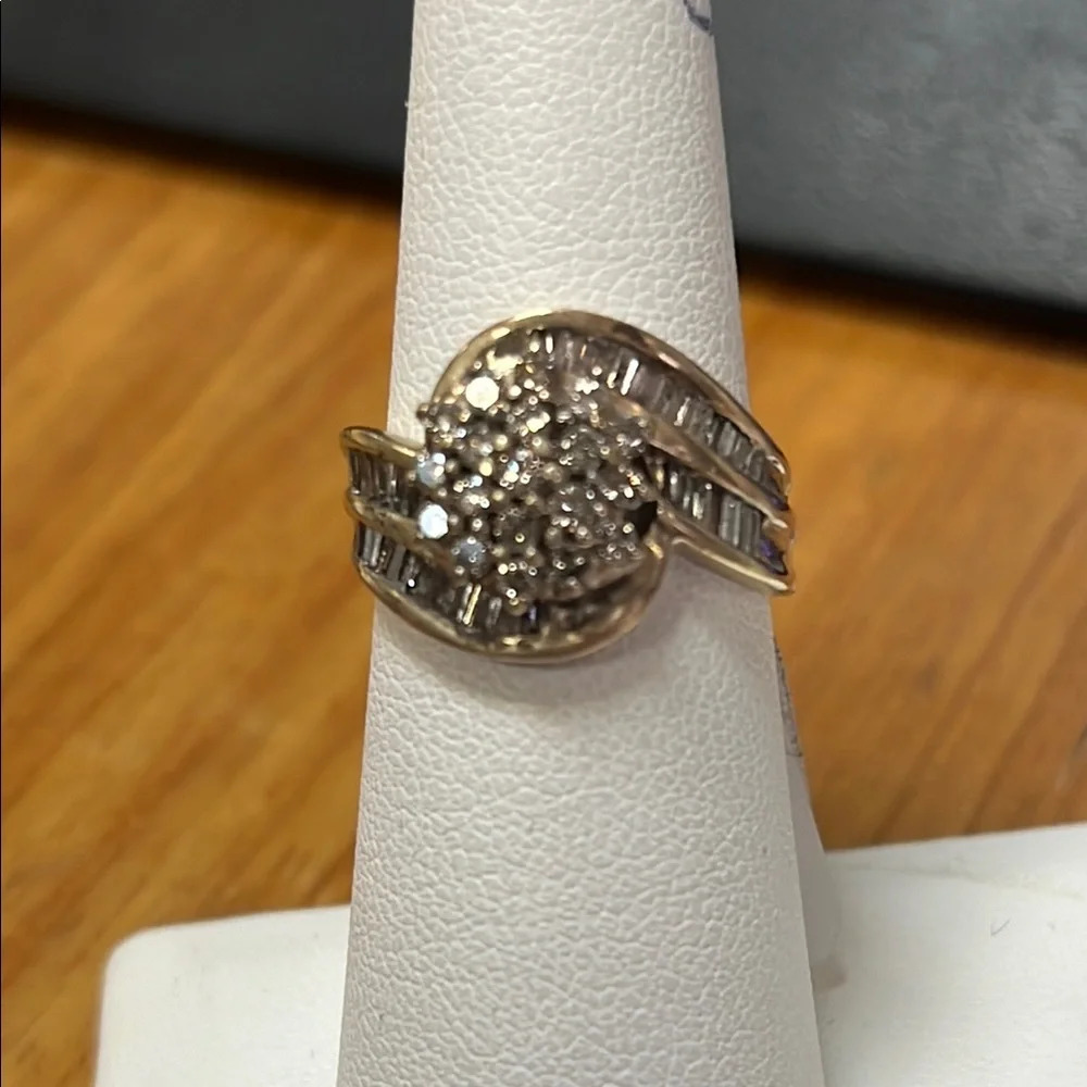 395519 10k yg diamond cluster ring